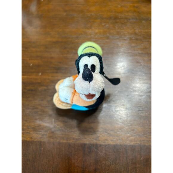 Disneyland Stuffed Goofy Plush Mini Gripper Toy Magnet Hands Feet Magnetic - Picture 1 of 5
